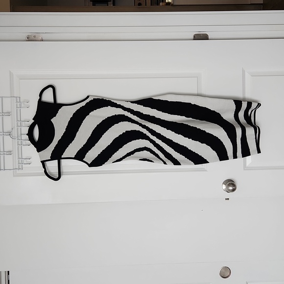 Black and White Midi Dress - Picture 2 of 8